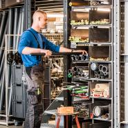 Vorbereitungen in unserem Lager treffen